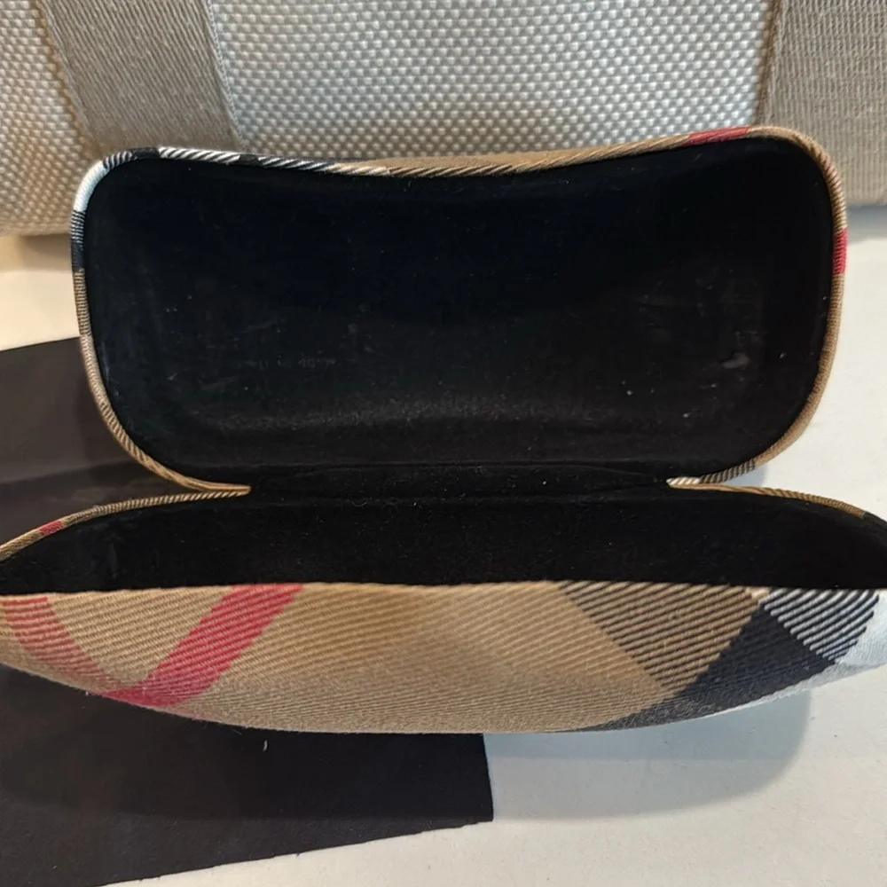 Burberry Sunglasses Case - EUC - Picture 3 of 7